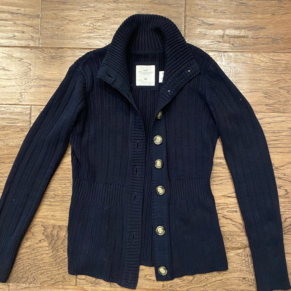 Cute Navy cardigan! Hardly worn.. great condition!